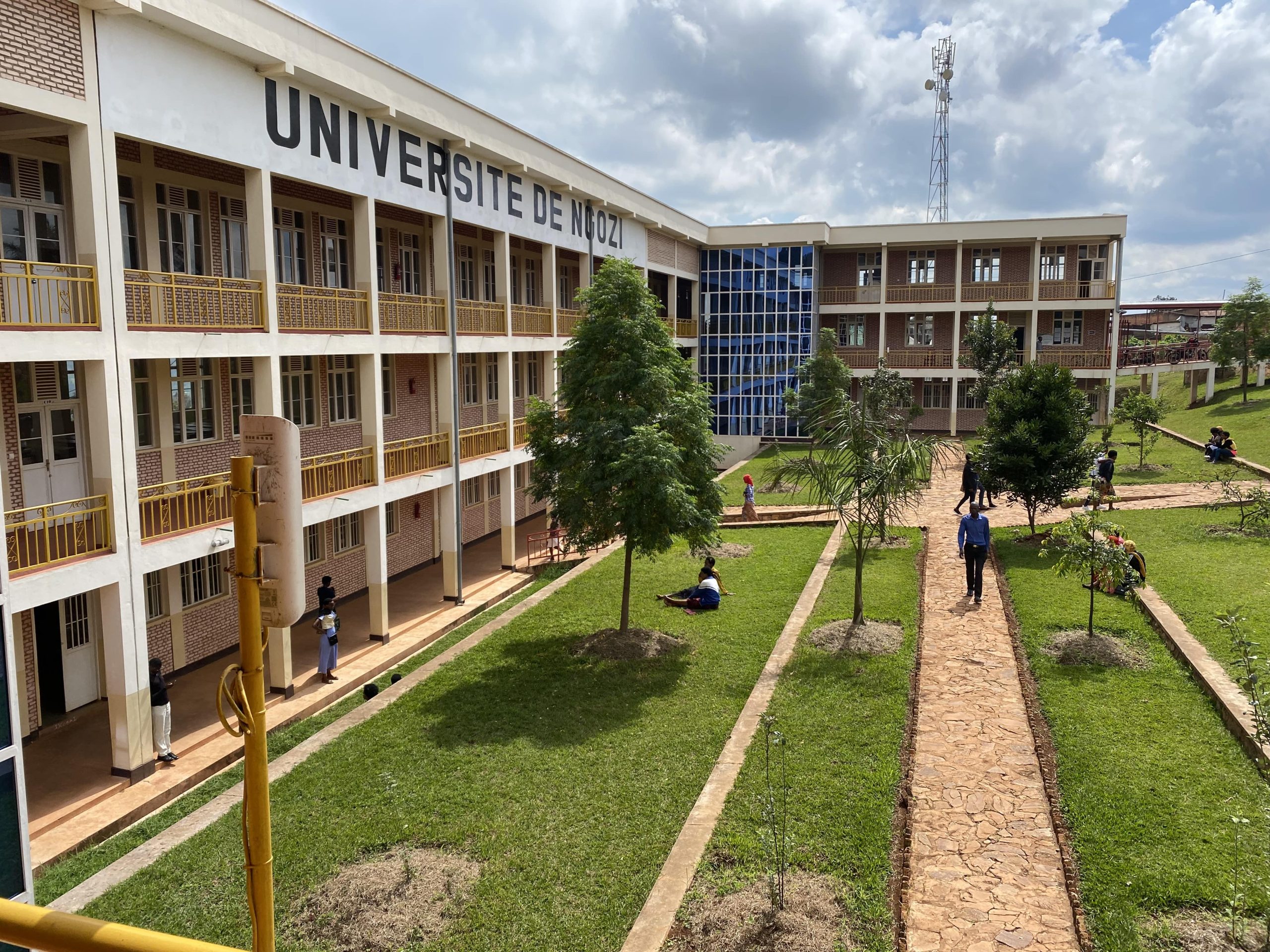 Università di Ngozi.